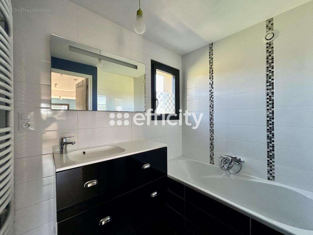 Maison à VEZIN-LE-COQUET