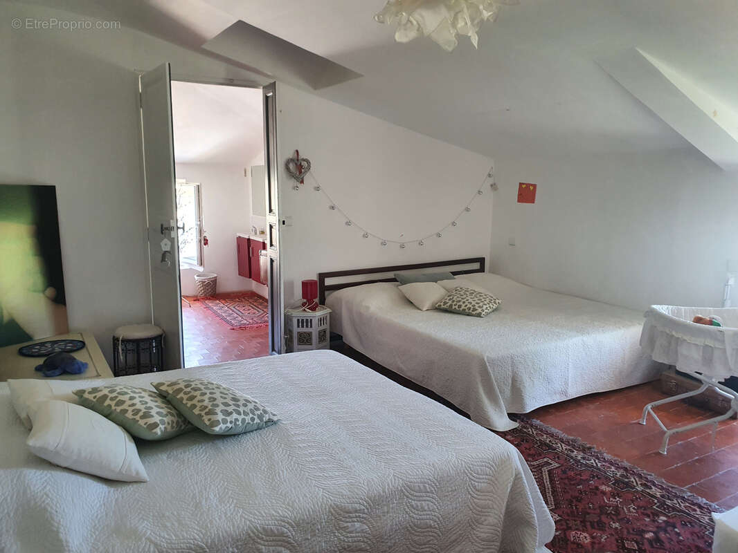 Maison à LA BASTIDE-DES-JOURDANS