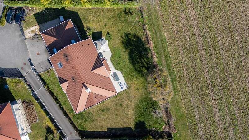 Maison à CESSY