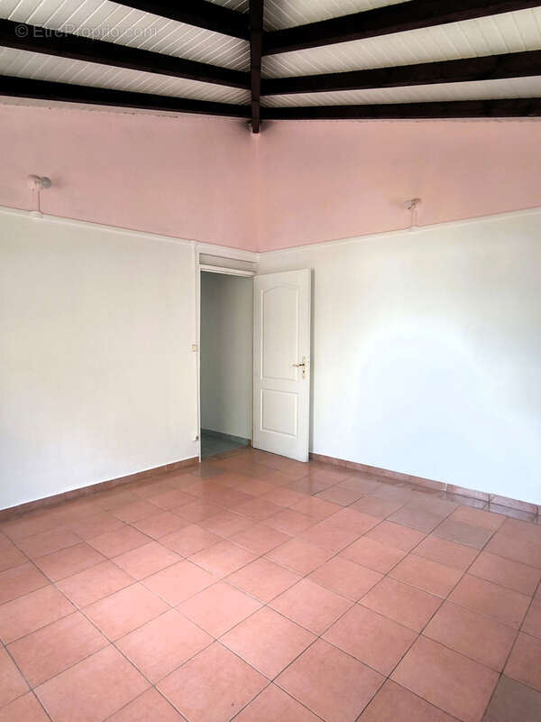 Maison 3 pièces avec grand jardin à Petit-Canal (Secteur Les Mangles) - photo 14