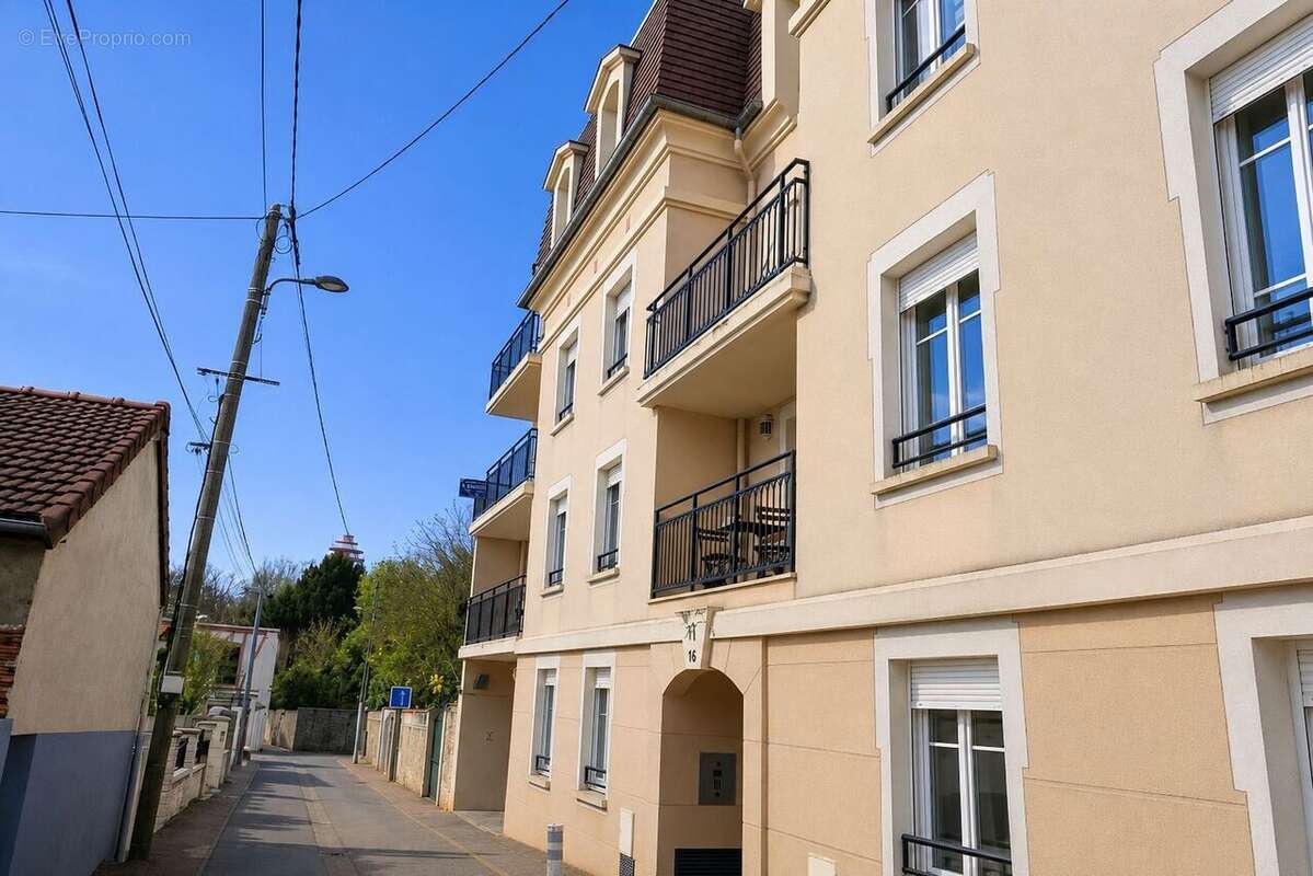 Appartement à SAINT-MAUR-DES-FOSSES