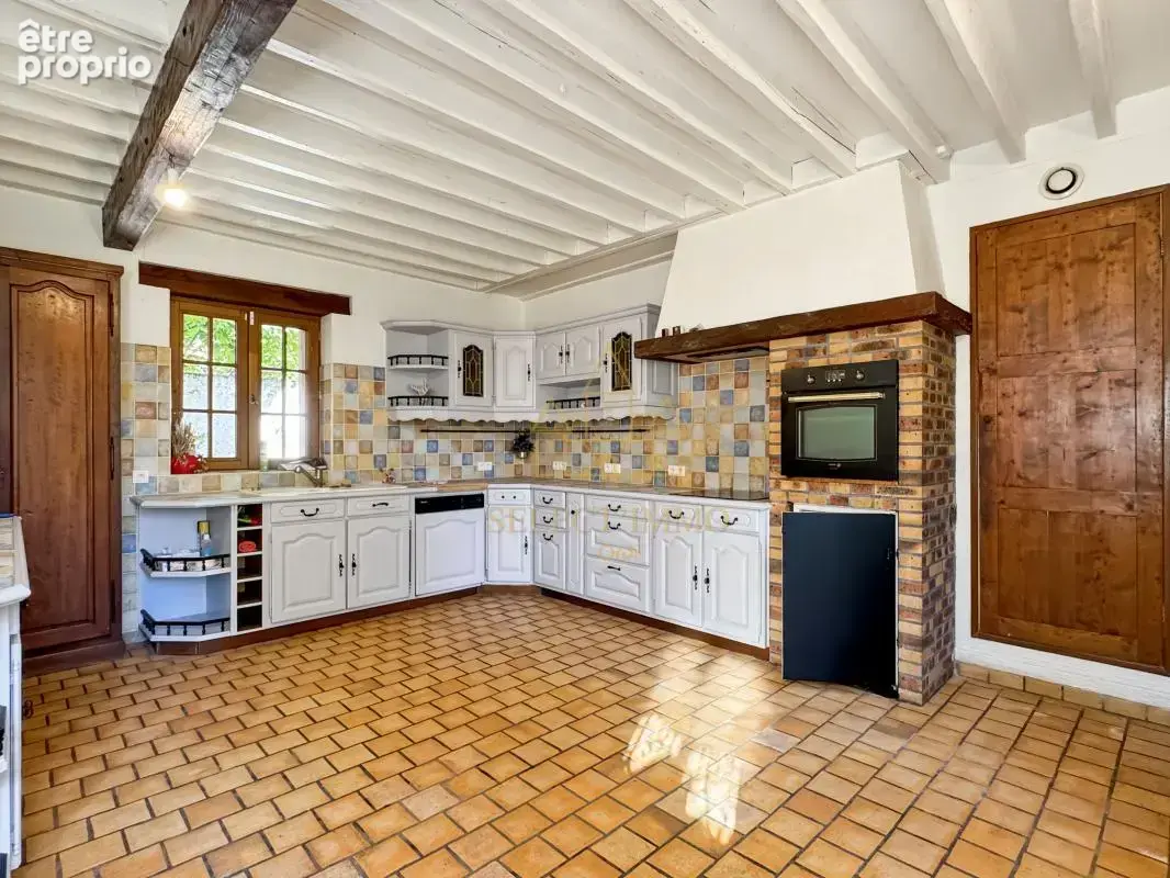 À moins d’1h de Paris – Propriété de charme de 480 m² dont dépendances : un fort potentiel pour un projet de gîte - photo 13