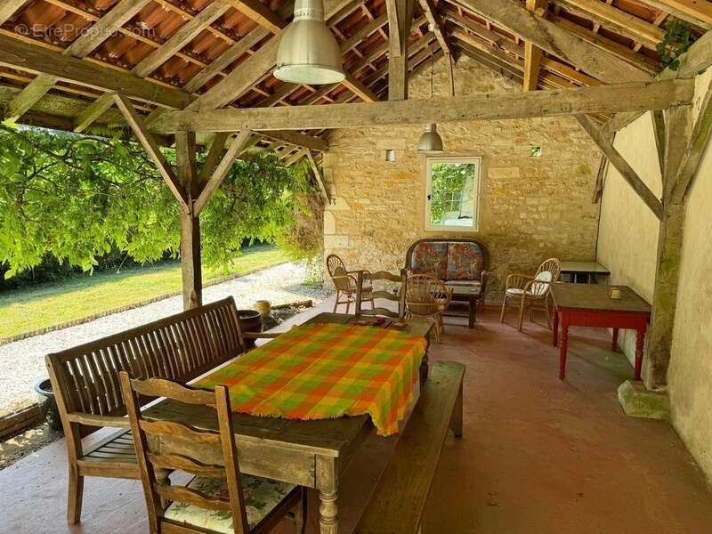 Maison à SAINT-FRONT-LA-RIVIERE