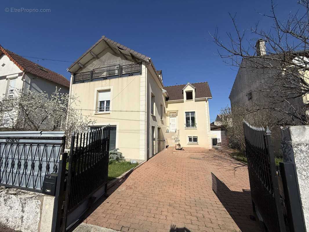 Maison à TREMBLAY-EN-FRANCE