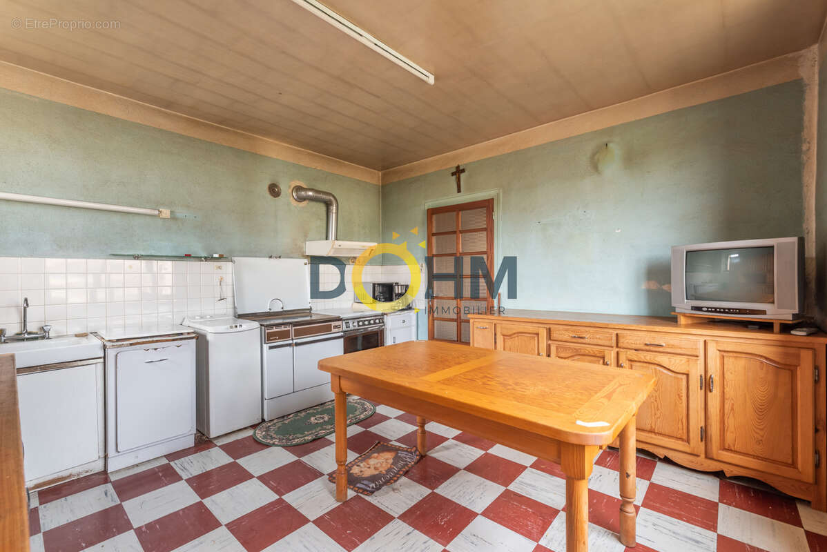 Maison avec dépendances et pré attenant - photo 9