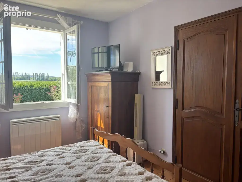 Maison de 150 m2, en campagne, 4 chambres, piscine et dépendances sur terrain de 2200 m2 - photo 9