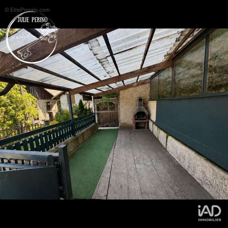 Maison 40 m² à Saint-Laurent-En-Beaumont  - photo 4