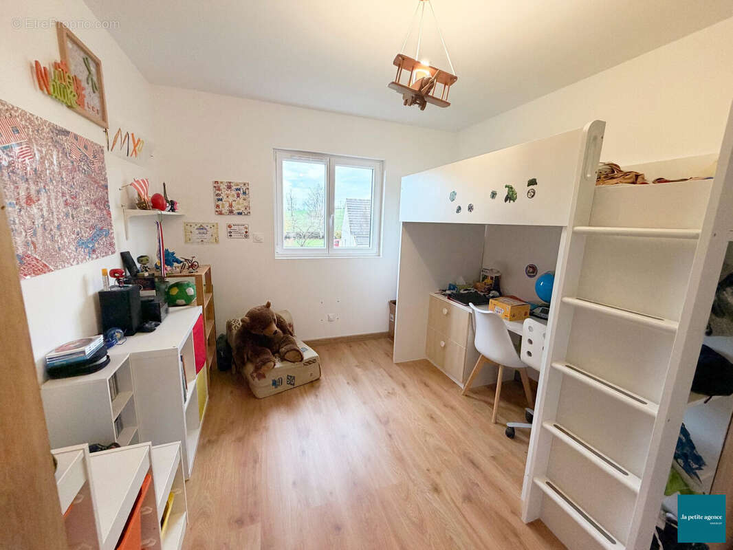 Maison à LES MOUTIERS-EN-CINGLAIS