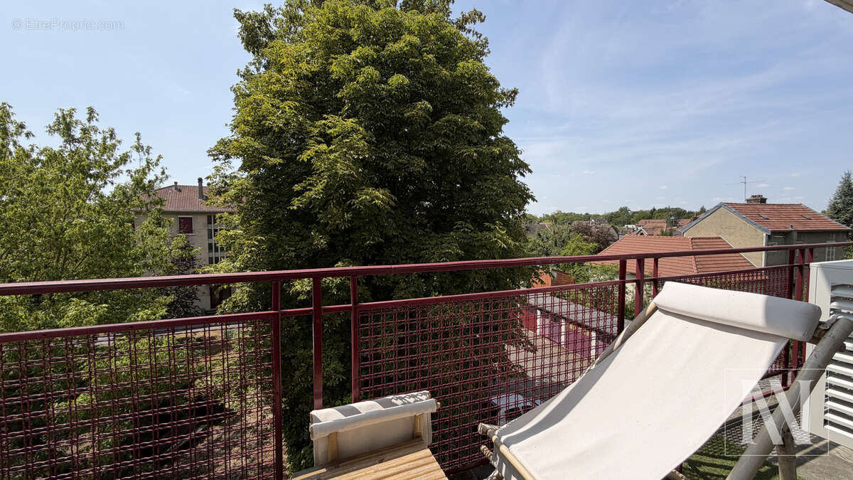 Coup de cœur assuré ! Appartement 66m2 avec garage, balcon traversant et climatisation dans une résidence verd - photo 9