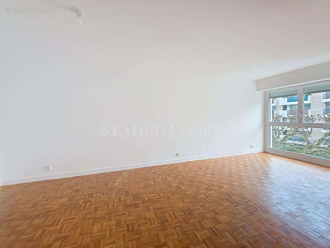 Appartement à LA GARENNE-COLOMBES