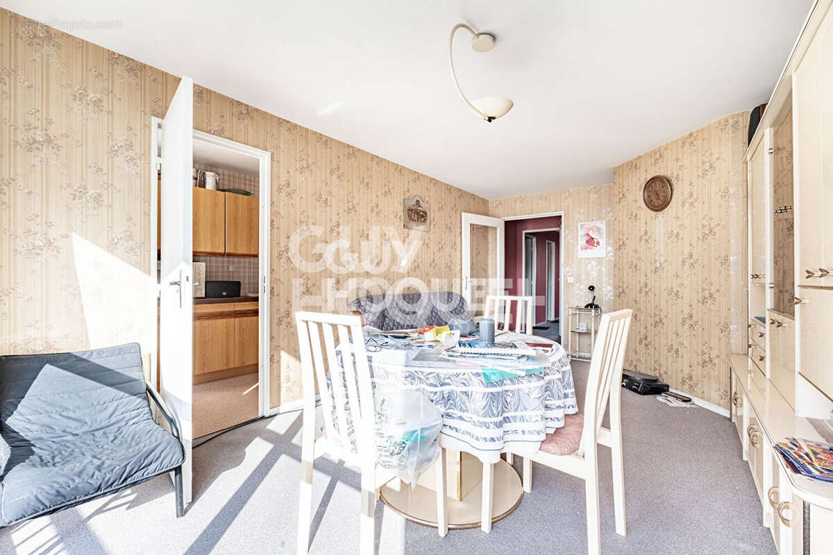Appartement à VILLENEUVE-LA-GARENNE