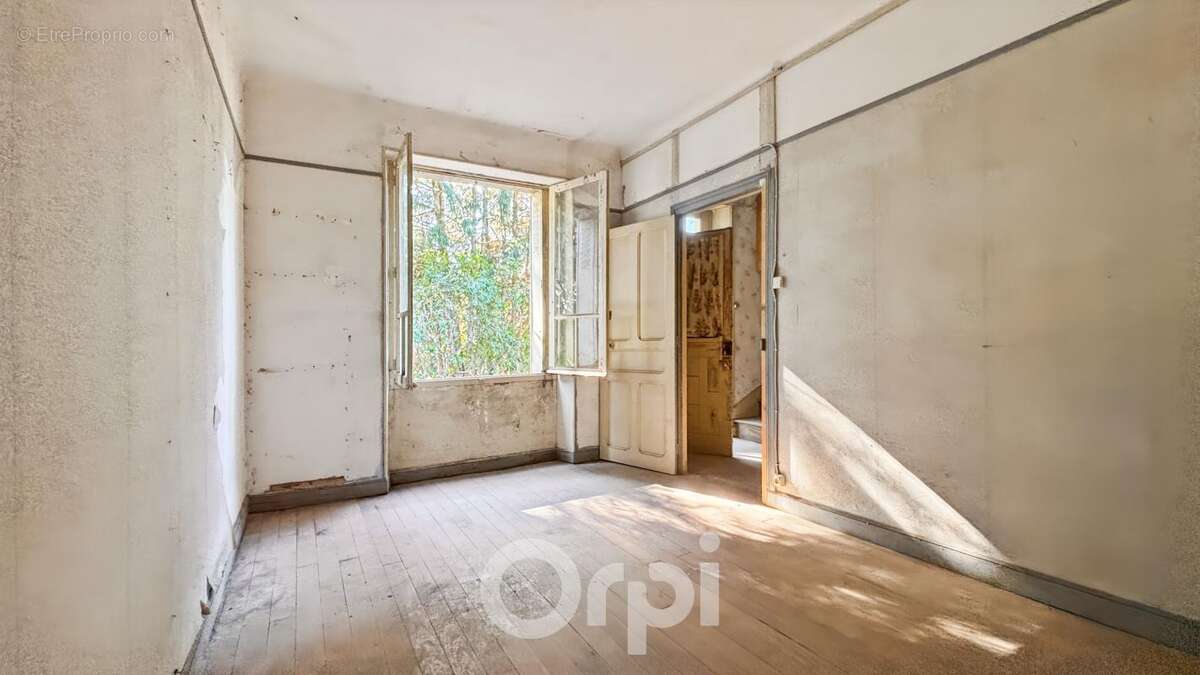 Maison à LA JONCHERE-SAINT-MAURICE