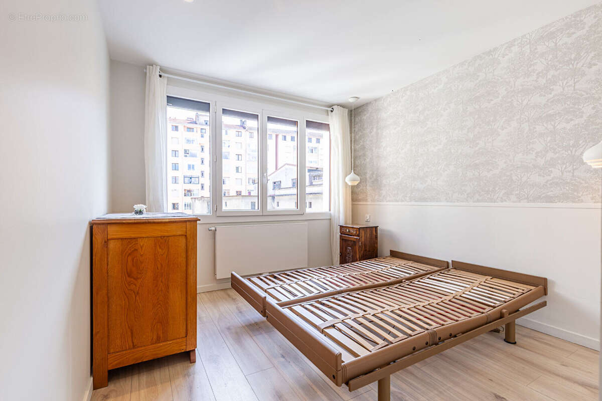 Agence immobiliere laforet - exclusivite - "pétunia" - annecy hyper-centre - appartement t3 de 63,03m² - balcons - cave - grenie - photo 7