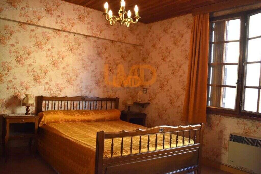 Maison à LIVINHAC-LE-HAUT