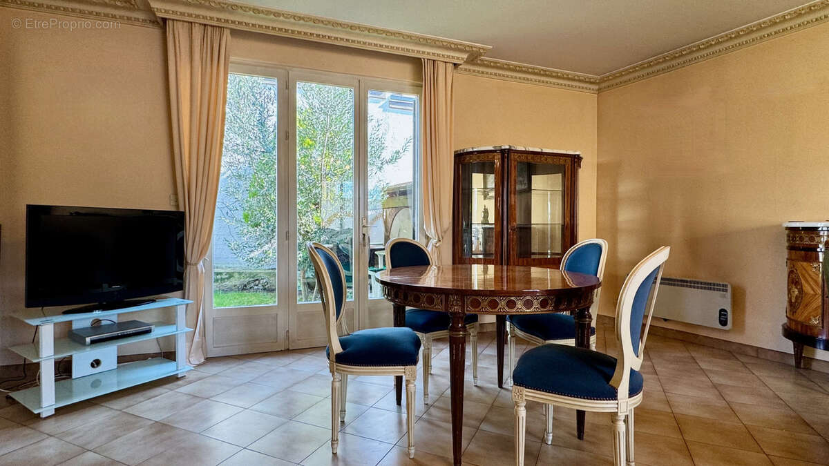 Maison à CHANTELOUP-LES-VIGNES