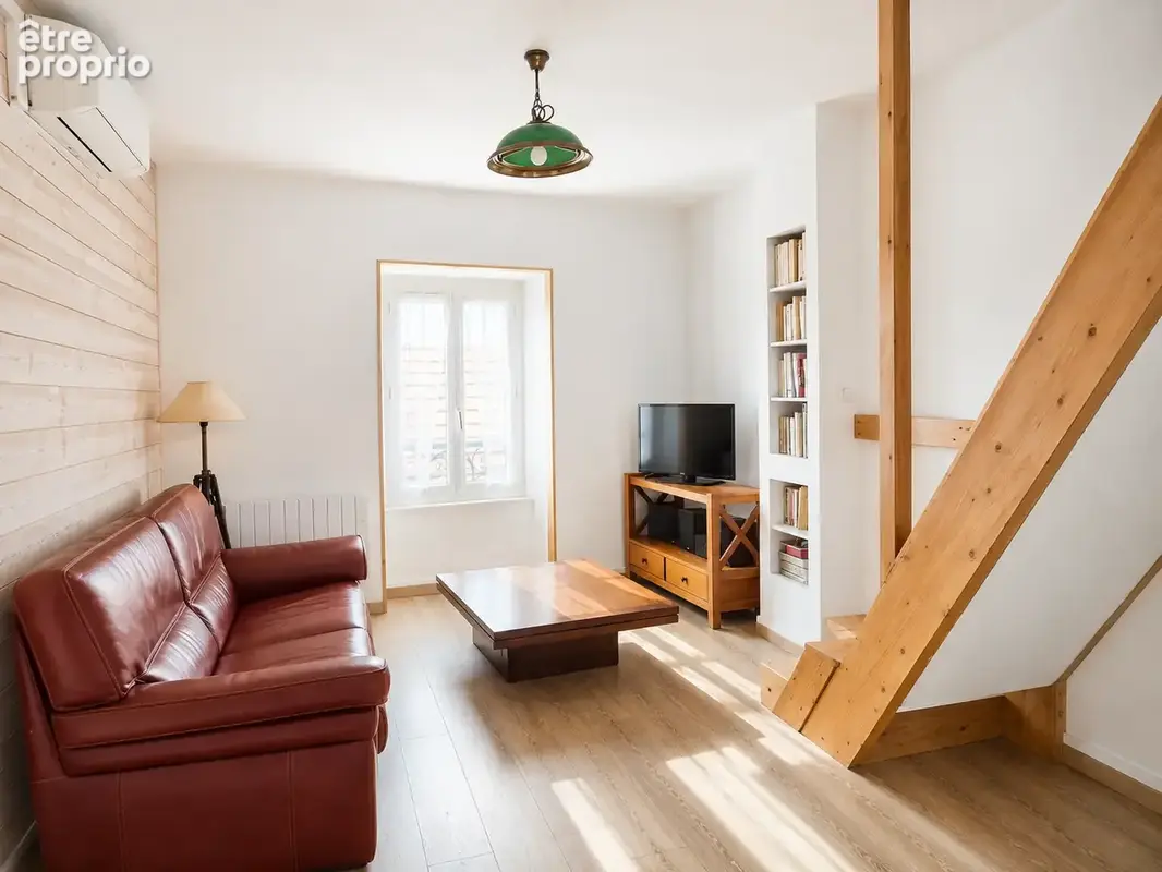 Duplex bon état , avec cave et balcon bon état , environ 62 m2 habitable , proche centre ville et commerces - photo 4