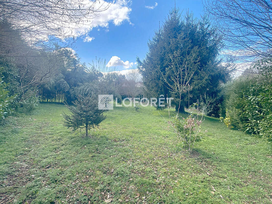 Maison à SAINT-DENIS-DES-MURS