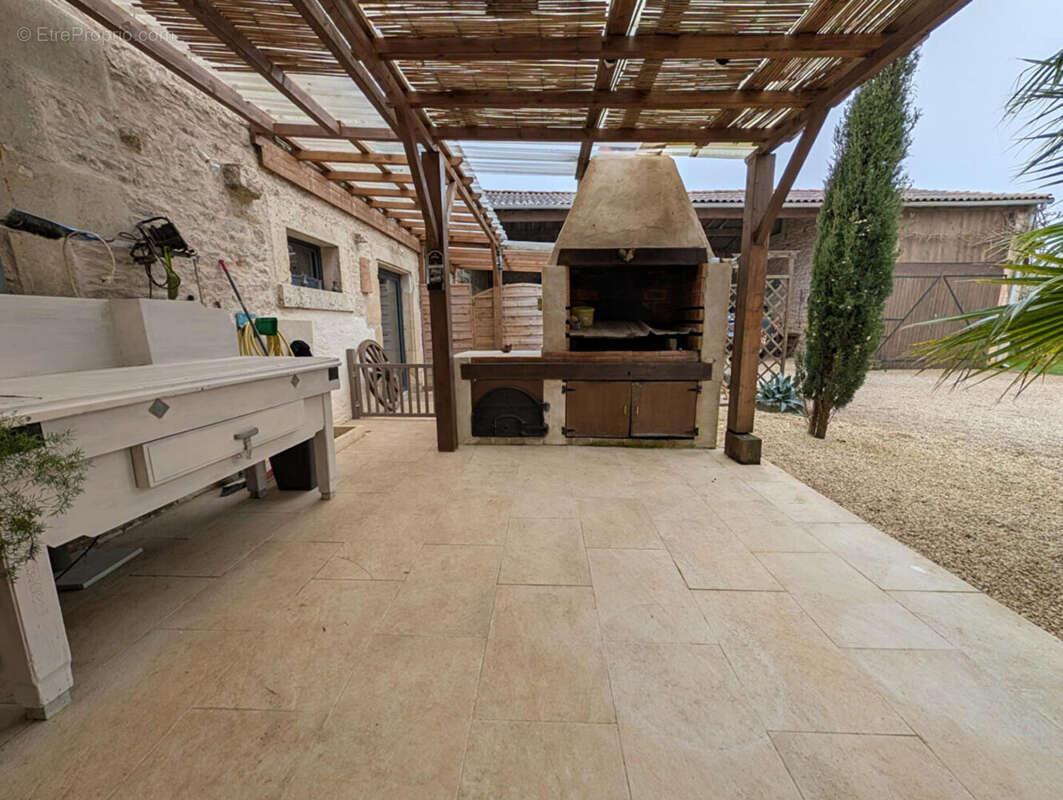 Maison à SAINTE-NEOMAYE