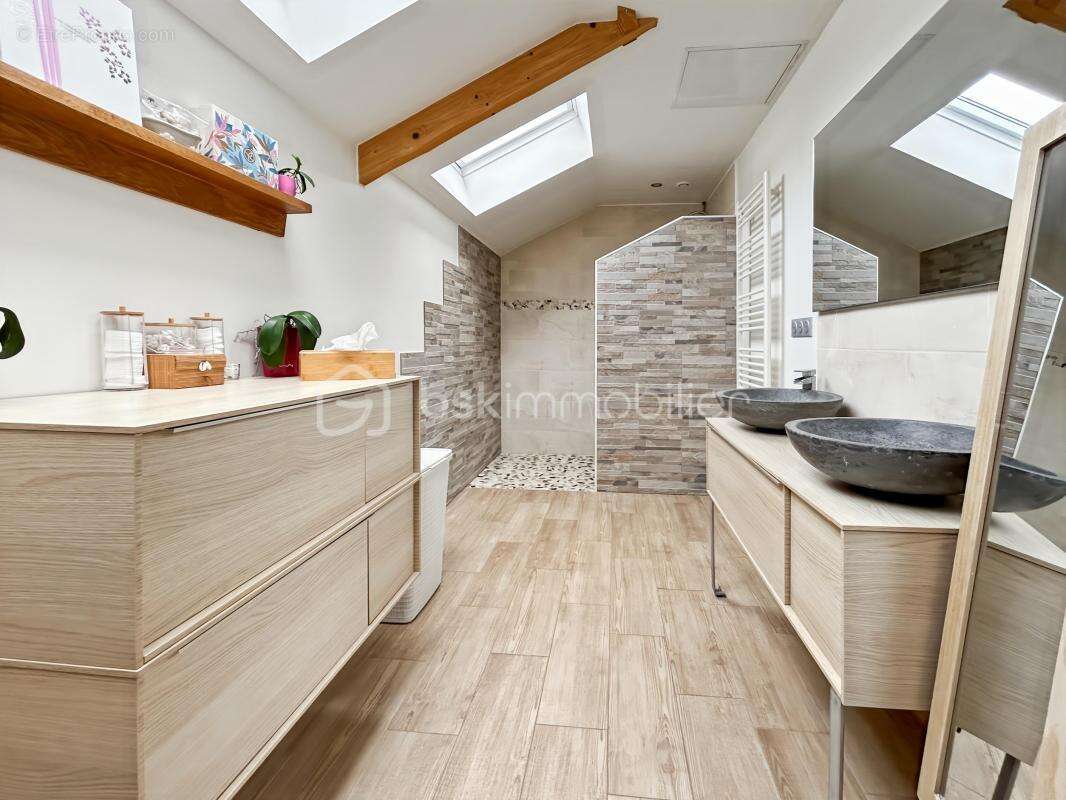 Maison à PONT-SUR-YONNE