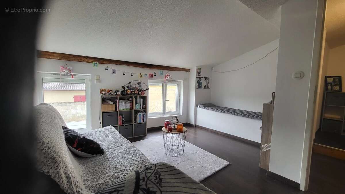 Appartement à LA CHAPELLE-DE-GUINCHAY
