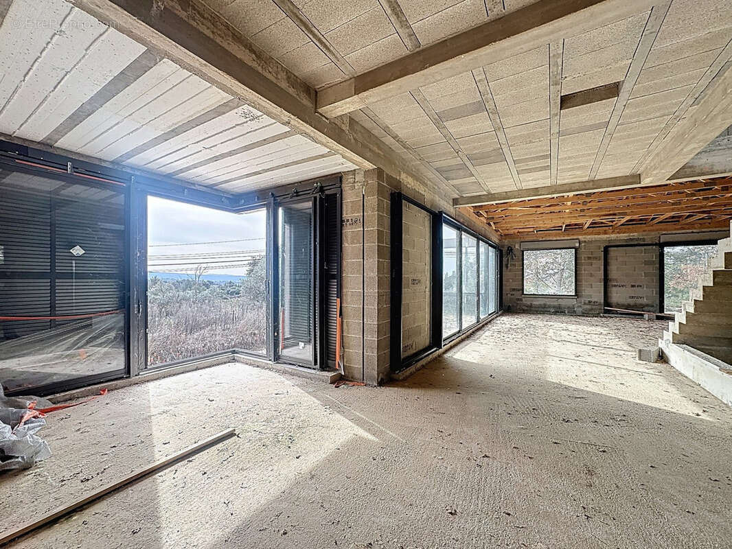 Maison à POURRIERES