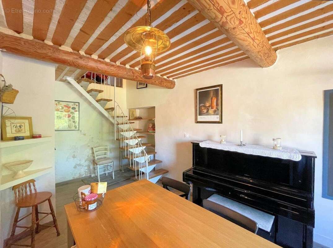 Maison 95 m² à Saint-Martin-De-Castillon  - photo 2