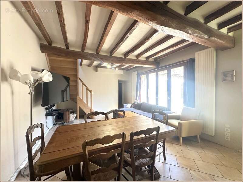 Maison à BERCHERES-LES-PIERRES