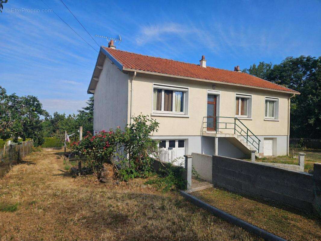 Maison sur sous-sol complet avec jardin clos, dans un environnement recherché - photo 3