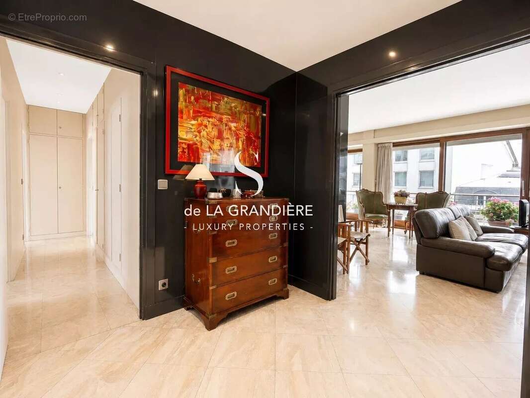 Appartement à PARIS-16E