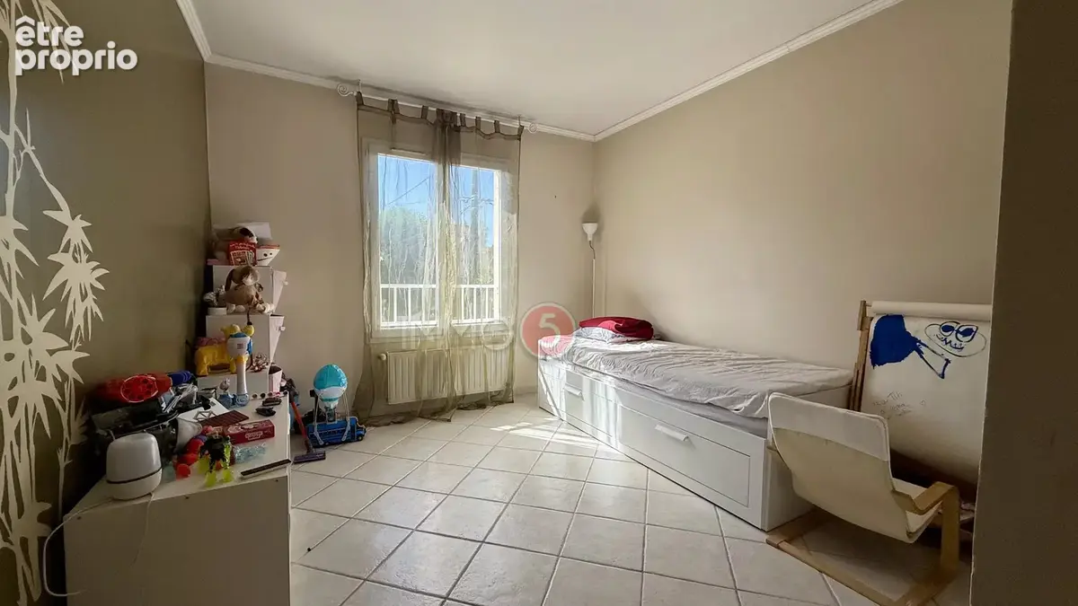 Maison récente – 150 m² – 5 chambres – piscine – sous-sol total - photo 8