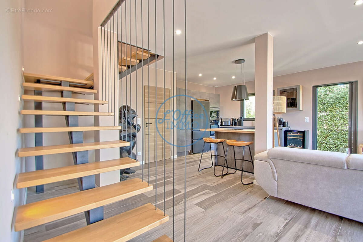 Maison à SOLLIES-PONT