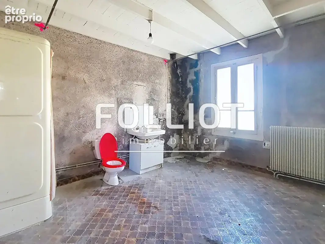 Maison à vendre à Saint-Jean-le-Thomas - Potentiel à rénover - photo 9