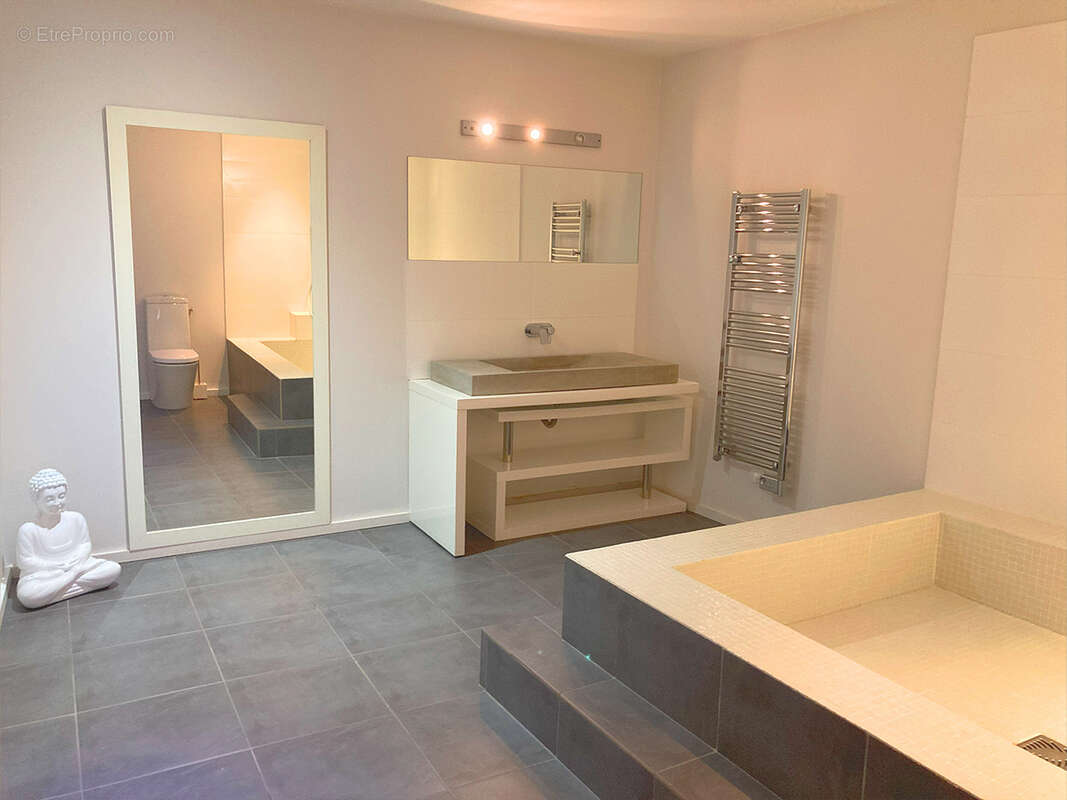 Maison à MONTELIMAR