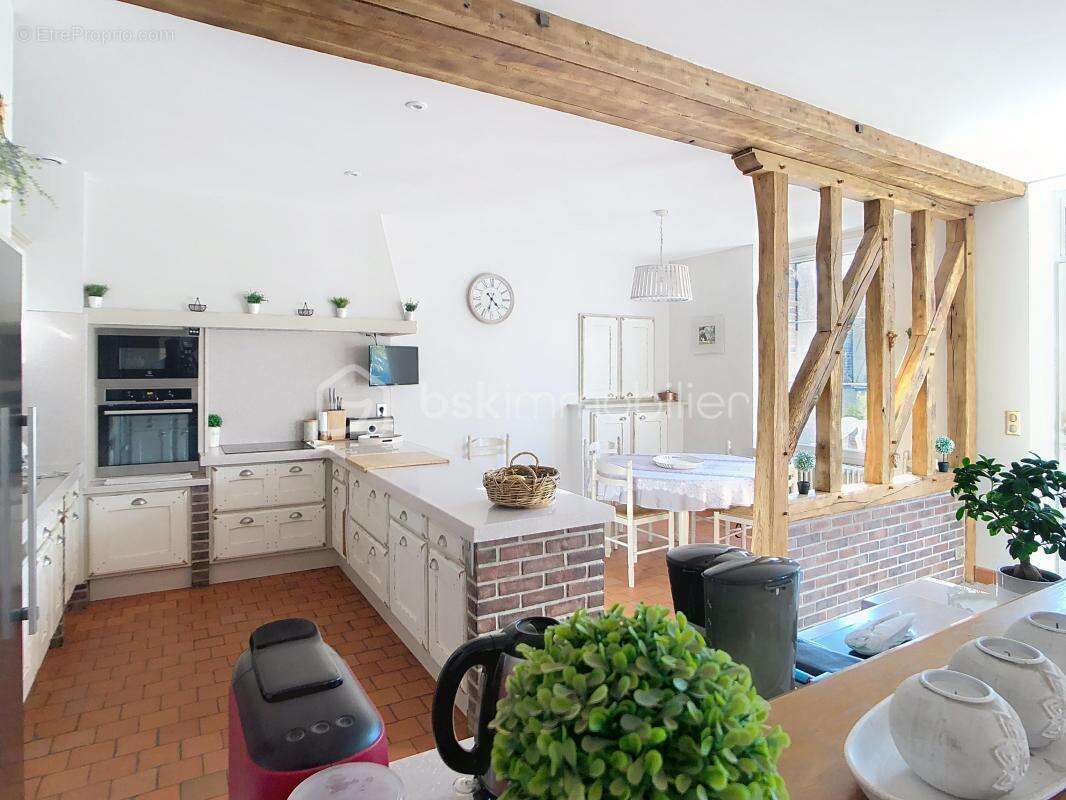 Maison à MONTCORBON