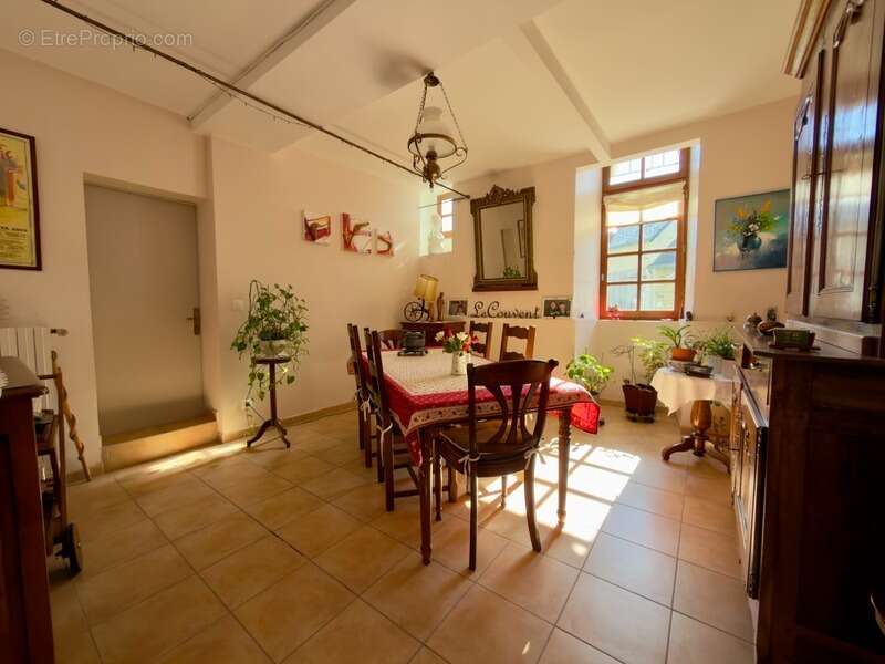 Maison à CHENEHUTTE-TREVES-CUNAULT