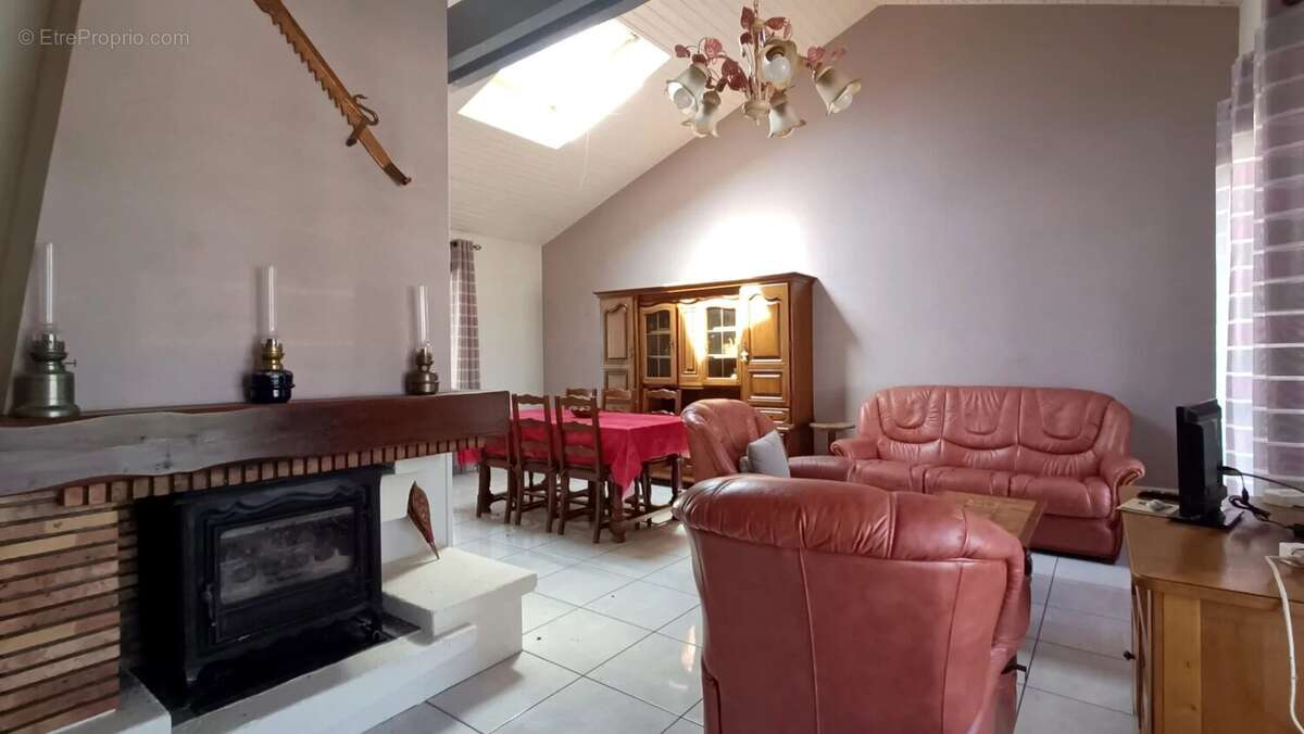 Maison à LATILLE