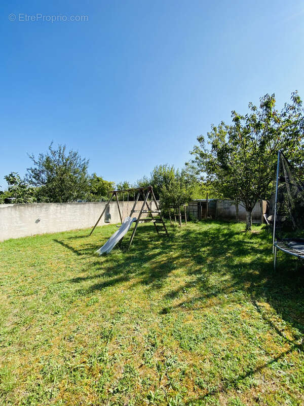 Maison à VILLENEUVE-LA-GUYARD