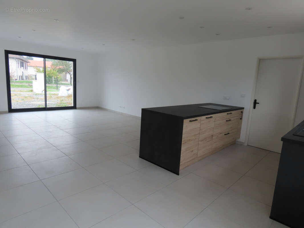 Maison à COGNAT-LYONNE