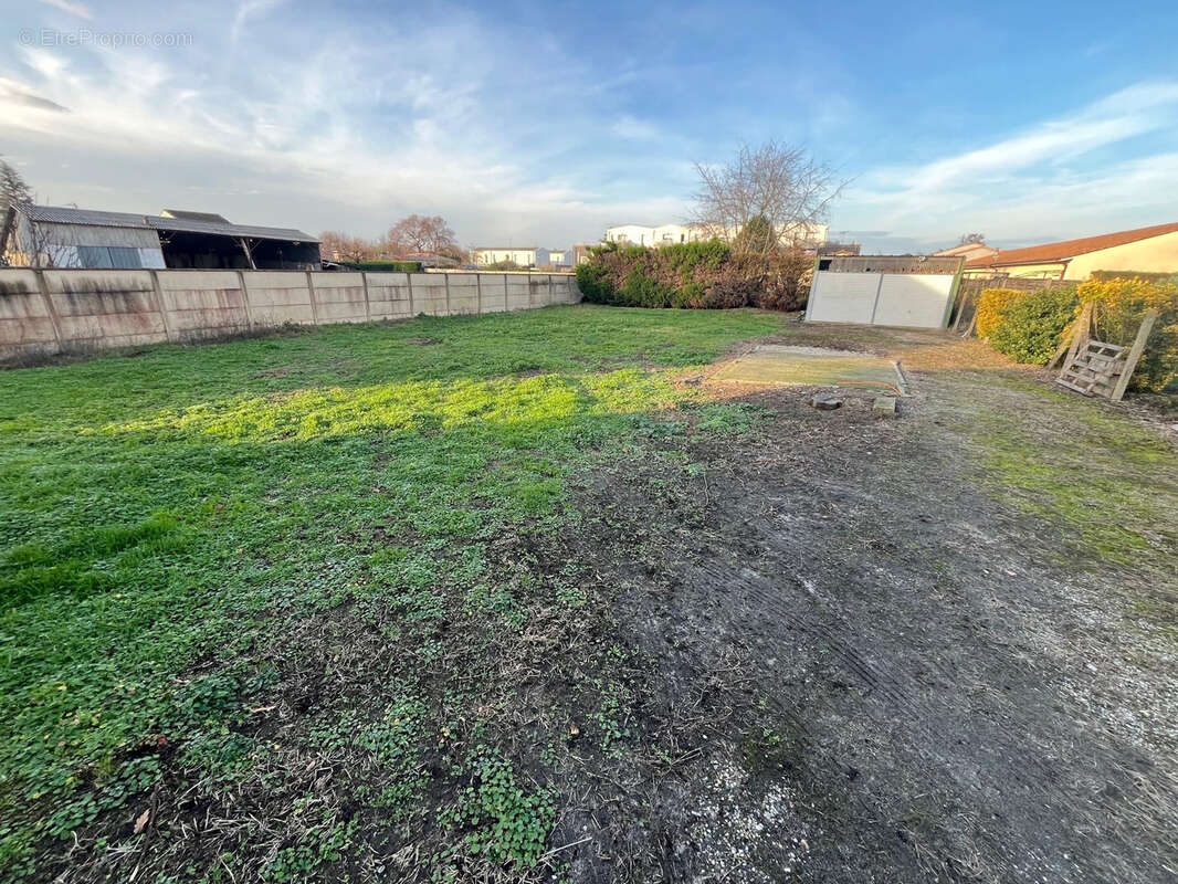 Maison à PAREMPUYRE