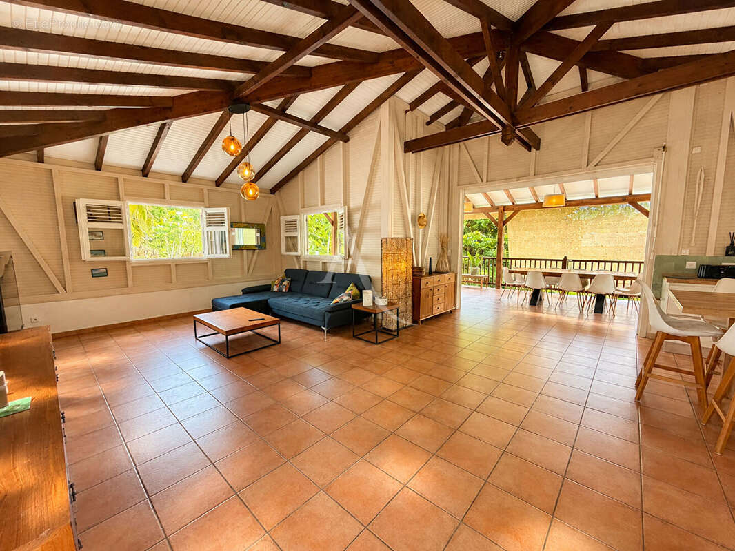 Villa quatre chambres avec piscine et environnement paisible sur les hauteurs de Fort de France - photo 10