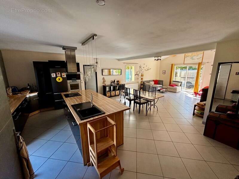 Maison à LE REVEST-LES-EAUX