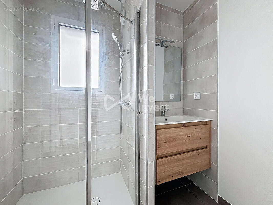 Appartement à VIC-LA-GARDIOLE