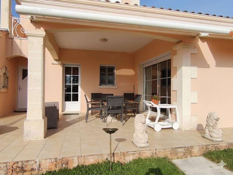 Maison à RUELLE-SUR-TOUVRE