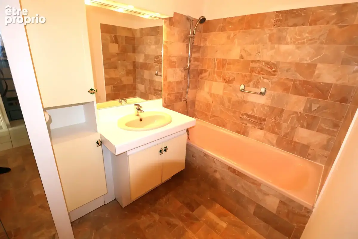 Proche plage grand studio cabine de 32.07m2 avec bclaon sud, cave et parking couvert - photo 5