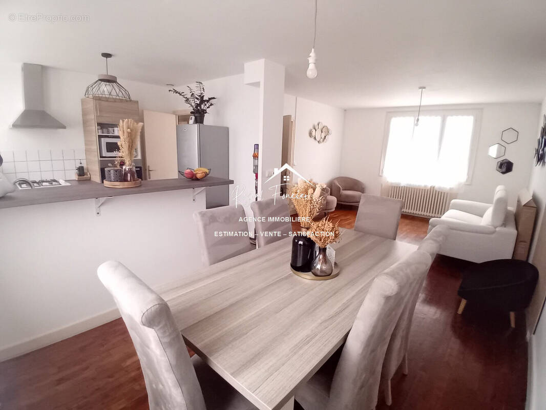 Pavillon de 79 m2 hab avec une belle pièce de vie  - Maison à DANGE-SAINT-ROMAIN