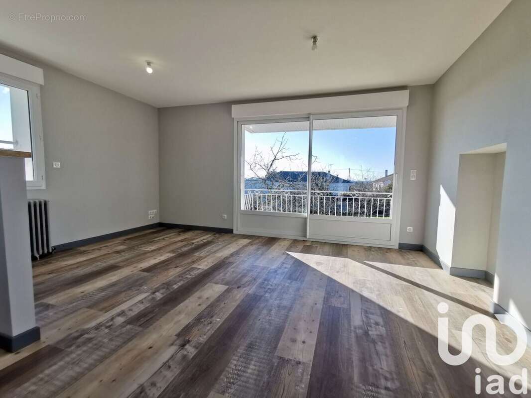 Photo 2 - Maison à CHATEAUBERNARD