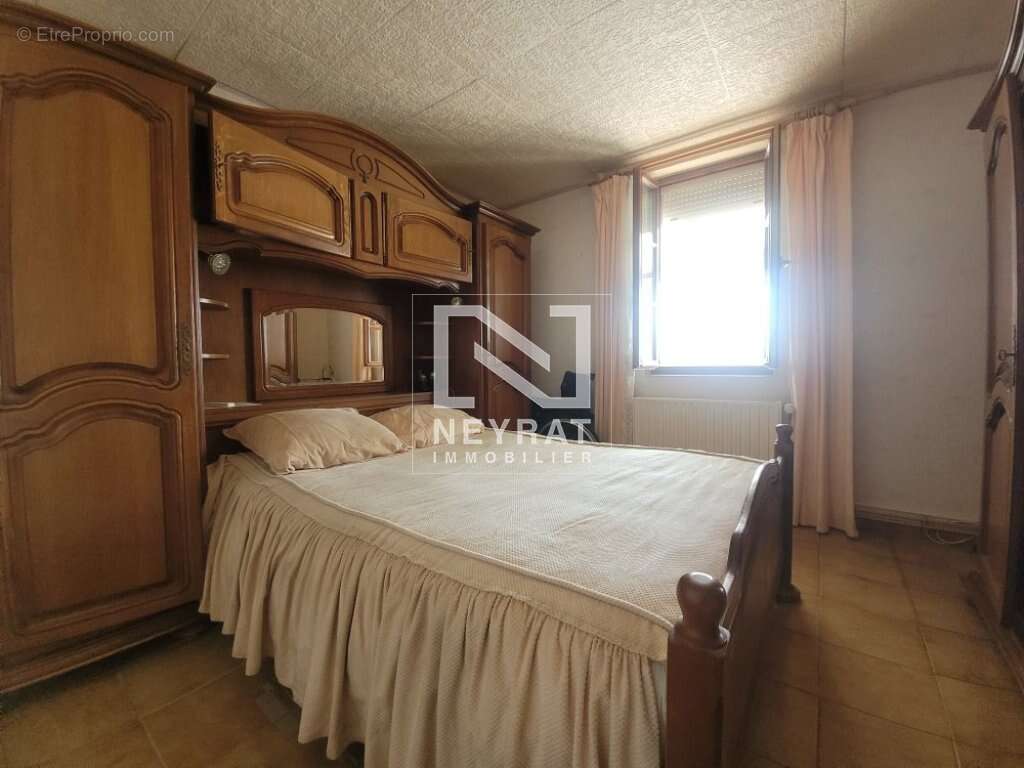 Maison à SAINT-LEGER-SUR-VOUZANCE