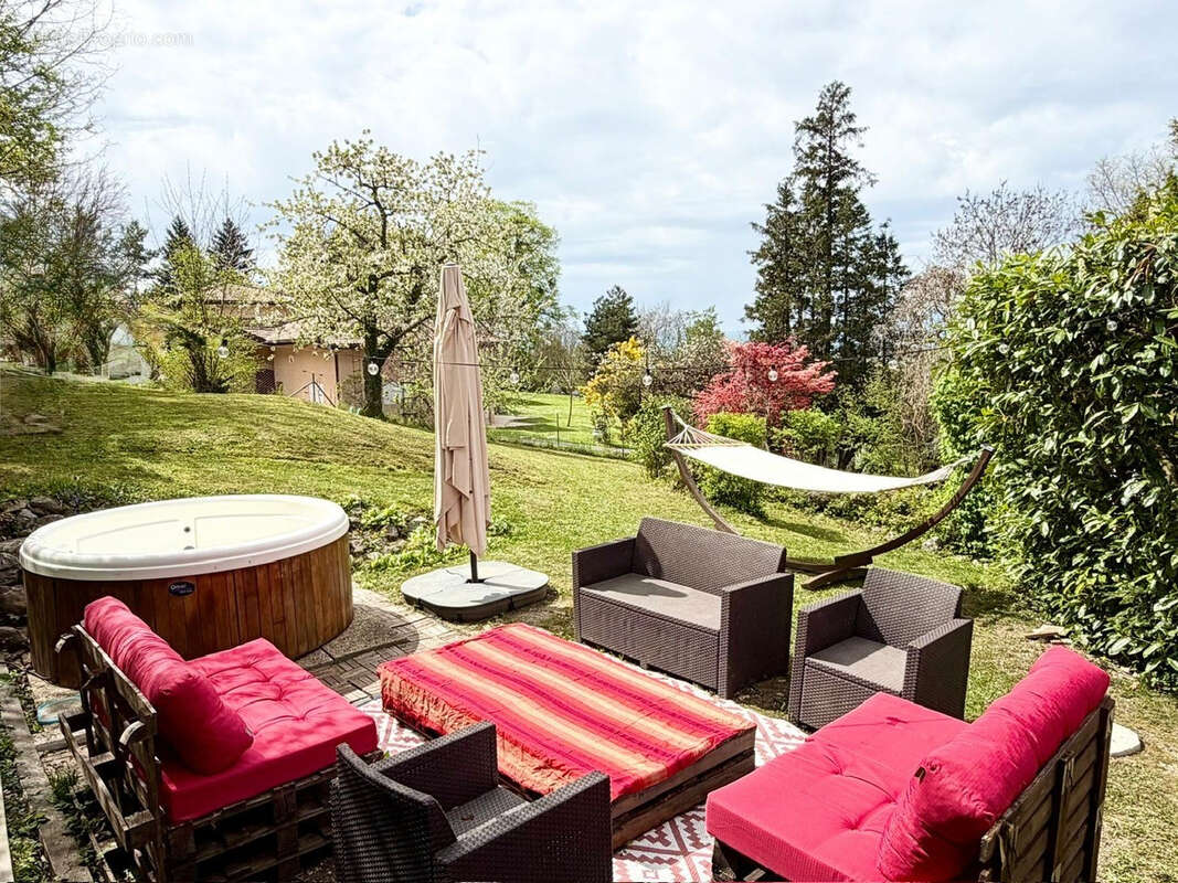 Maison à COLLONGES-SOUS-SALEVE