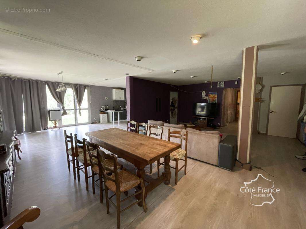 Appartement à PEYRAT-DE-BELLAC