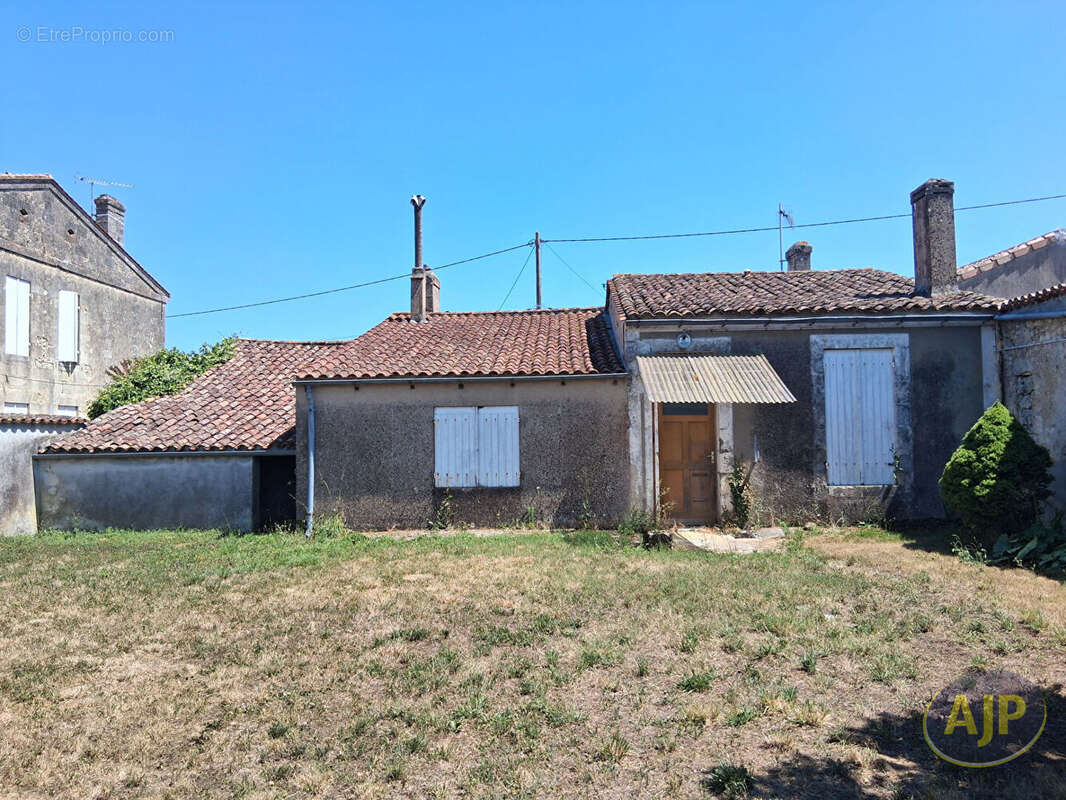 Maison à SAINT-ESTEPHE